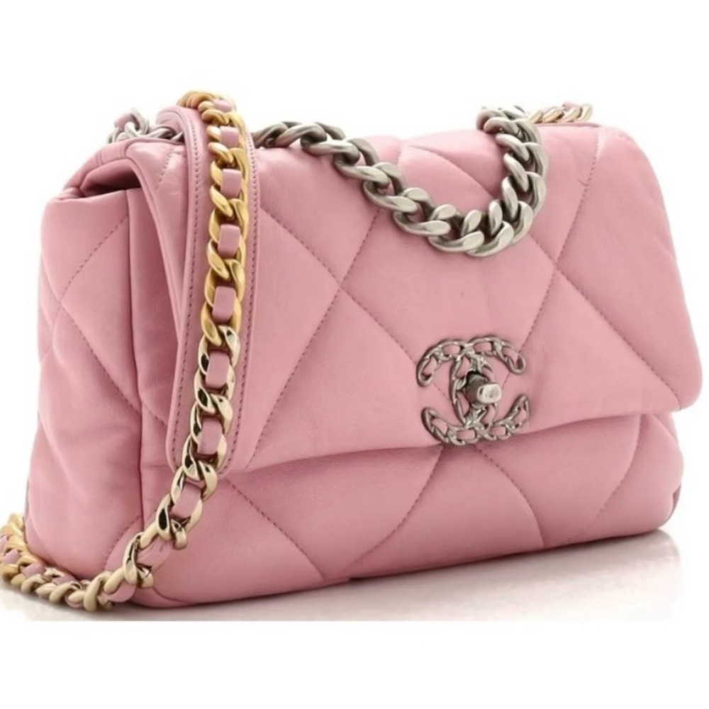 Chanel 19 Flap Bag Quilted Leather
Medium Pink - Picture 2 of 7